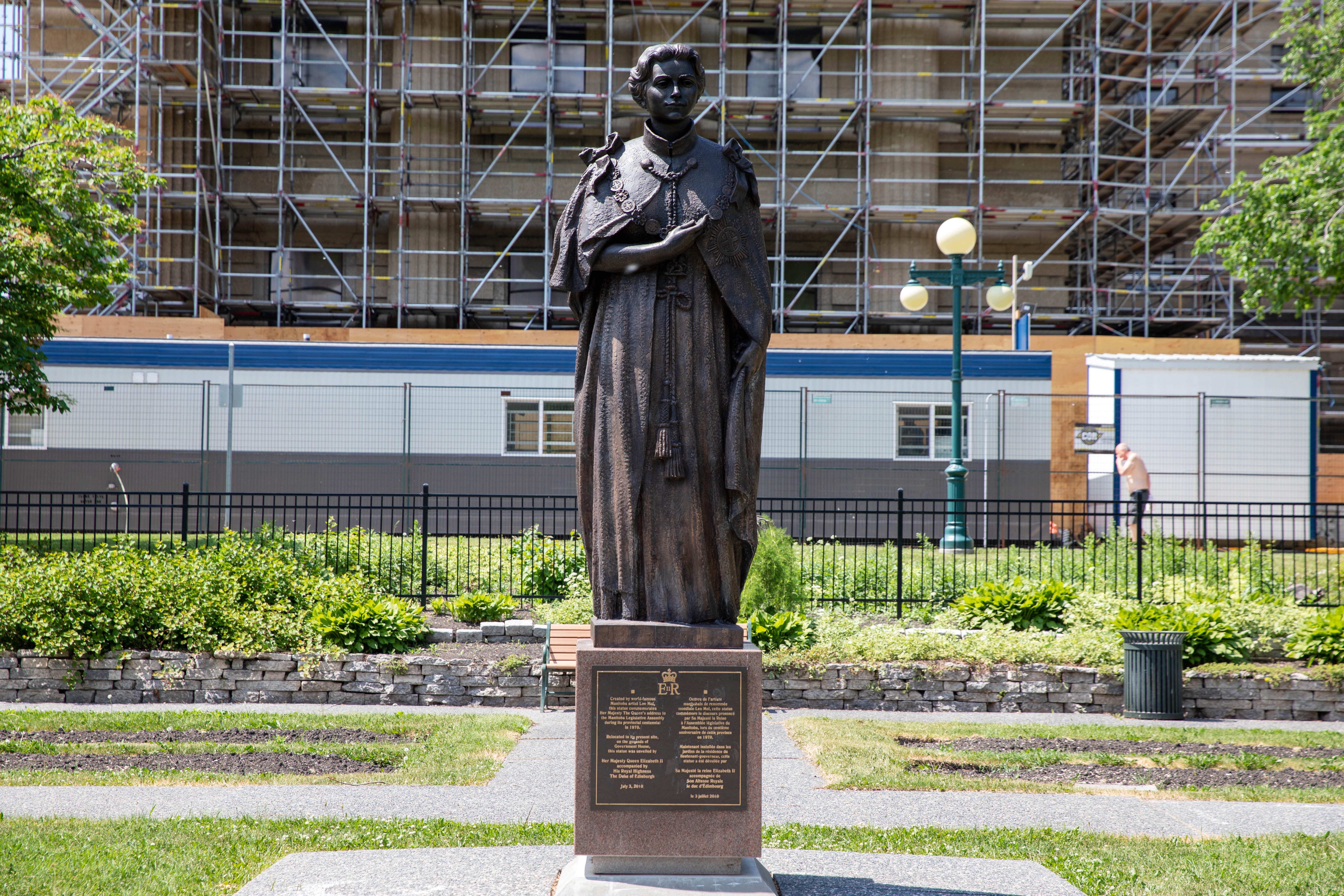 Statue vandalisée de la Reine Elizabeth