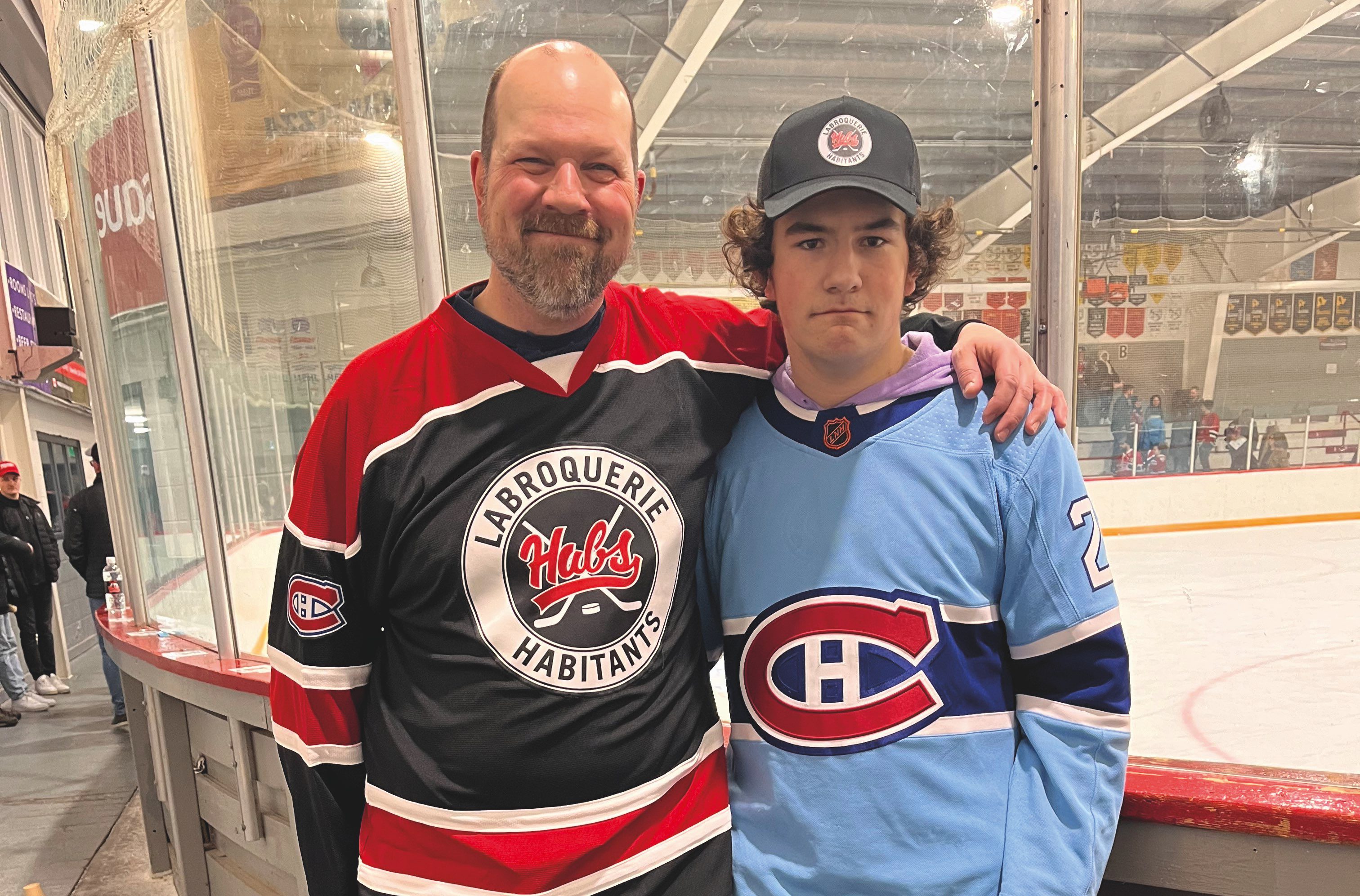 Marc Gagnon, l’un des dirigeants de cette nouvelle équipe. Il est accompagné de son fils Yanick, qui fera un essai pour tenter d’intégrer l’équipe.