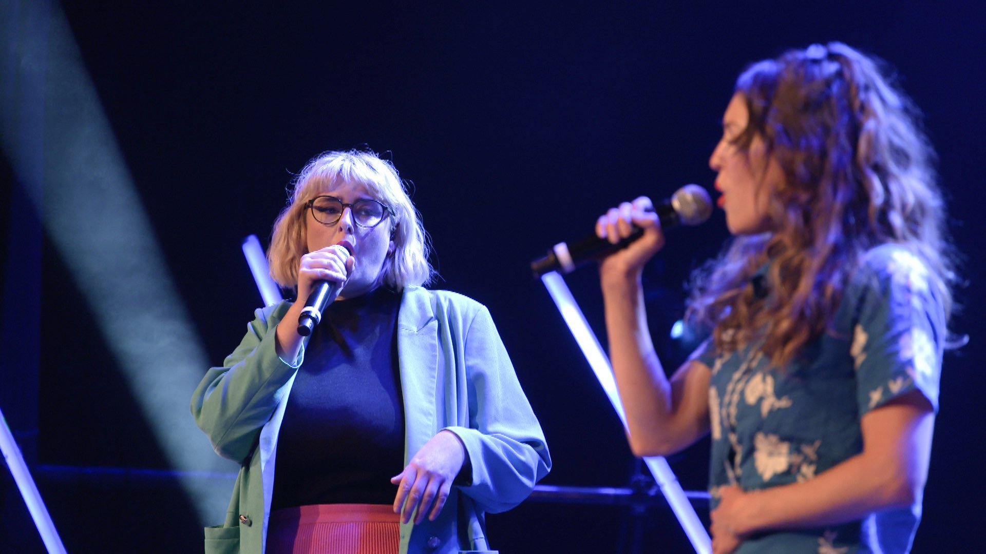 La Fransaskoise Éemi et la Franco-Ontarienne Marie-Clo forment le duo Beau Nectar. 