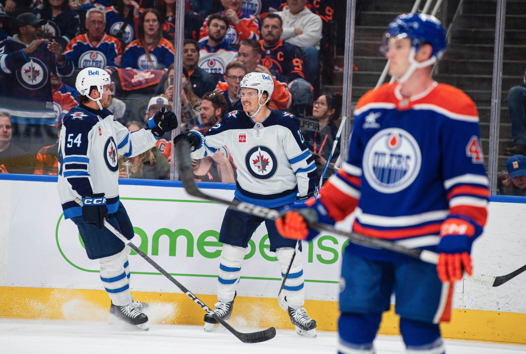 Premier match et première victoire pour les Jets qui affrontaient les Oilers.