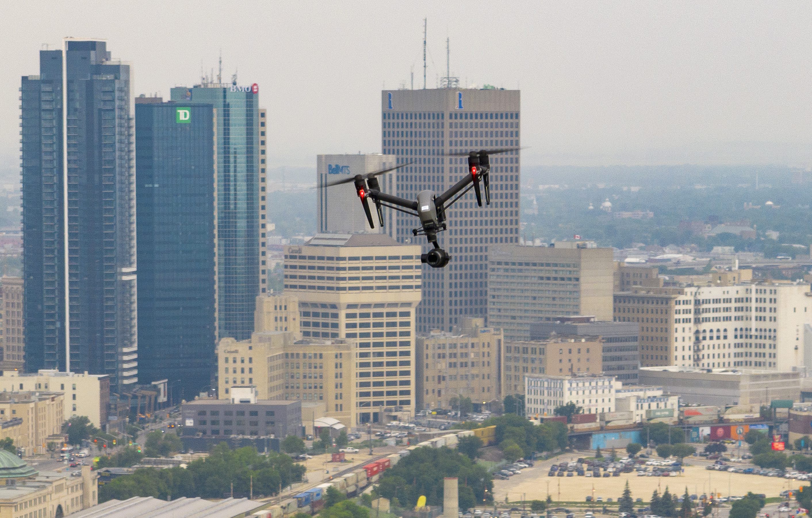 Un drone au-dessus de Winnipeg.